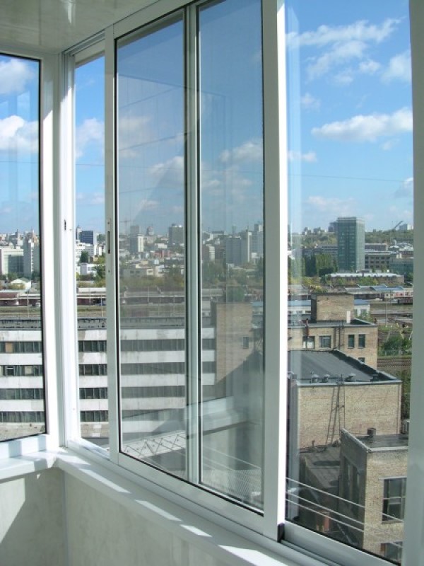 Алюминиевые раздвижные окна на балкон, холодное остекление стекло 6 мм